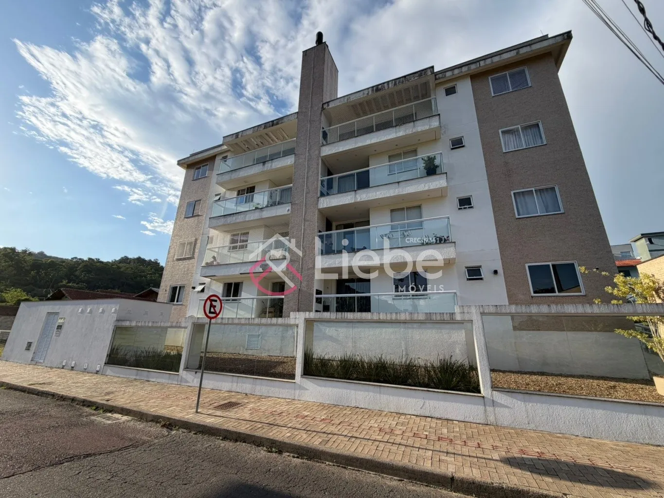 Apartamento Semi Mobiliado com excelente localização no Condominio Solare Residence com 3 dormitórios e 107,09m de área privativa no centro da cidade de Pomerode. — foto 2