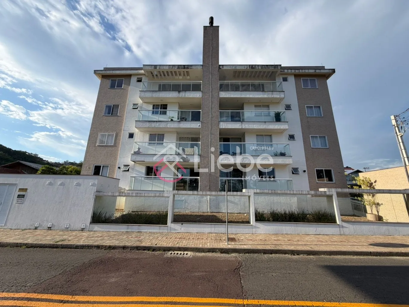 Apartamento Semi Mobiliado com excelente localização no Condominio Solare Residence com 3 dormitórios e 107,09m de área privativa no centro da cidade de Pomerode. — foto 3