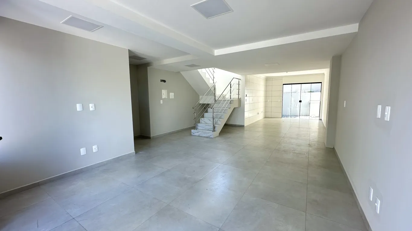 Sobrado novo pronta para morar com ótima localização no bairro Escola Agrícola. — foto 2