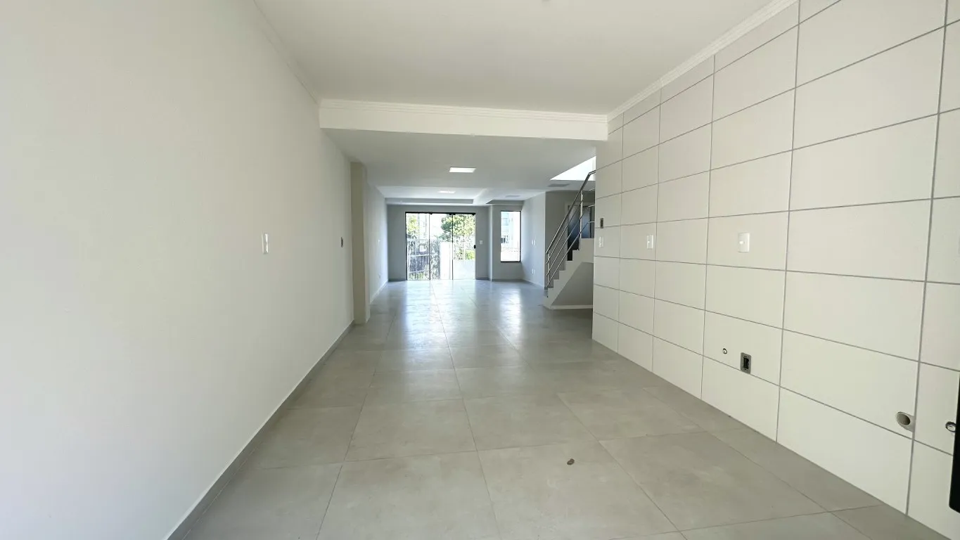 Sobrado novo pronta para morar com ótima localização no bairro Escola Agrícola. — foto 5