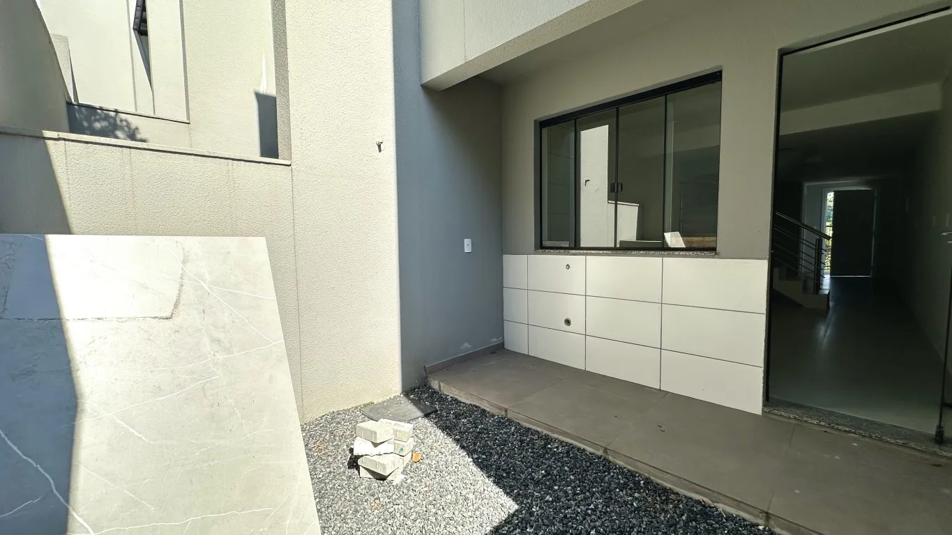 Sobrado novo pronta para morar com ótima localização no bairro Escola Agrícola. — foto 3