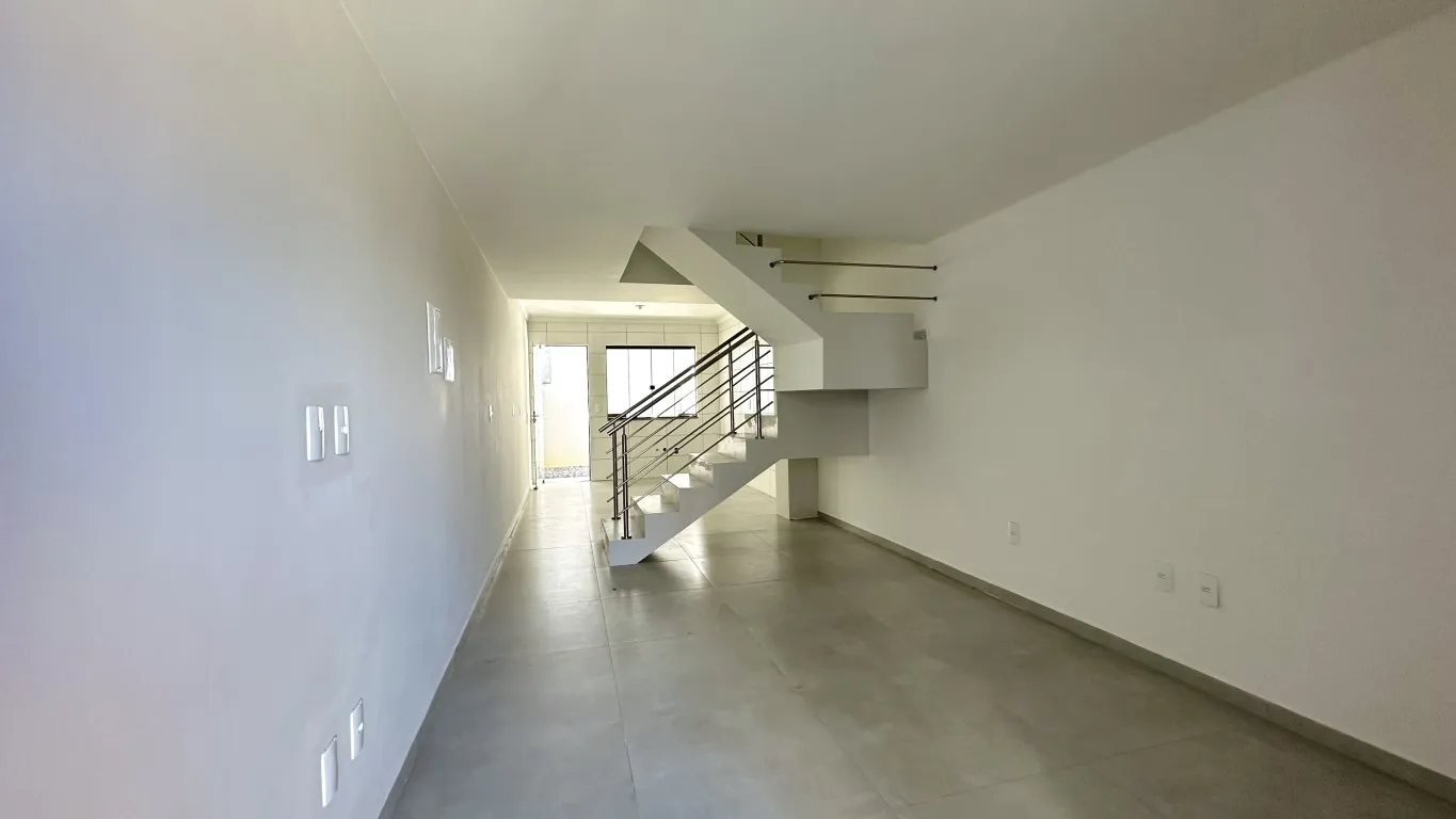 Sobrado novo pronta para morar com ótima localização no bairro Escola Agrícola. — foto 4