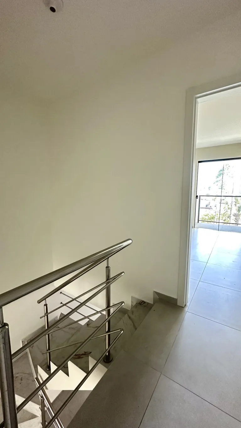 Sobrado novo pronta para morar com ótima localização no bairro Escola Agrícola. — foto 5