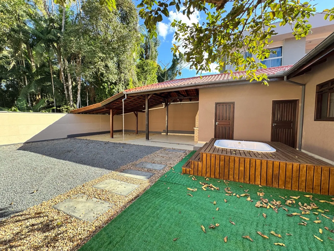 Casa com 03 dormitórios, sendo 01 suíte, no bairro Ribeirão Areia - Pomerode — foto 5