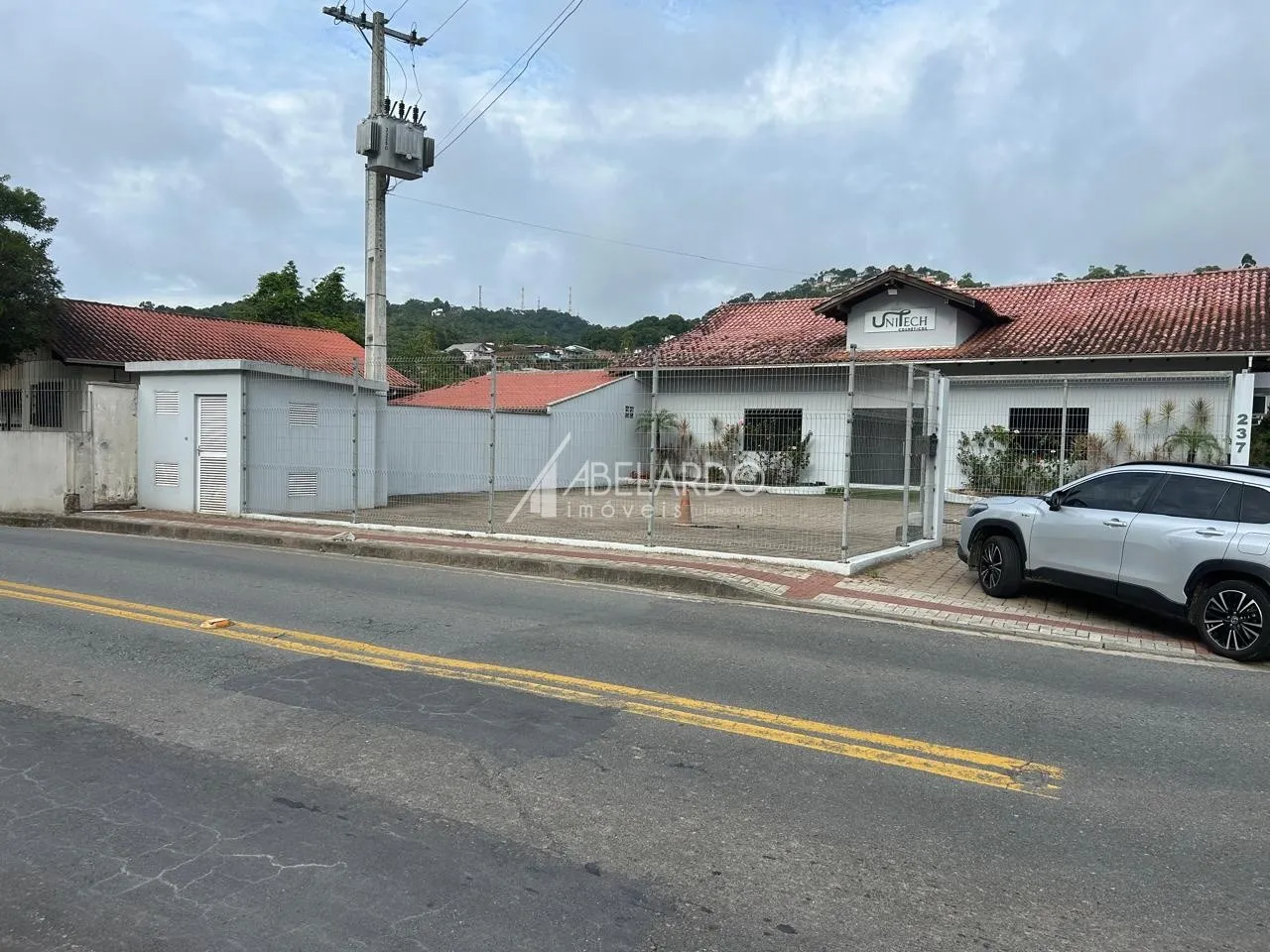 Galpão comercial com 1.800m de área construída, edificado em amplo terreno com 3.331,26 m, - foto 1