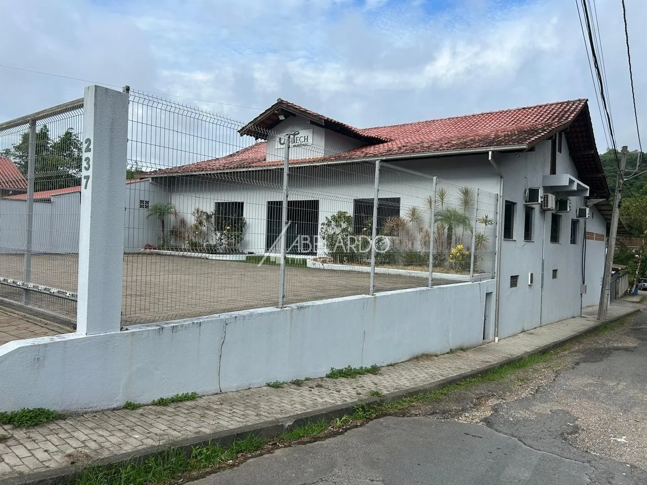 Galpão comercial com 1.800m de área construída, edificado em amplo terreno com 3.331,26 m, — foto 2