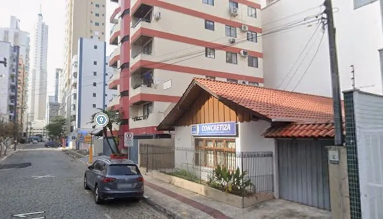 REISIDENCIA NO CENTRO DE BALNAERIO CAMBORIÚ - SC. - foto 1