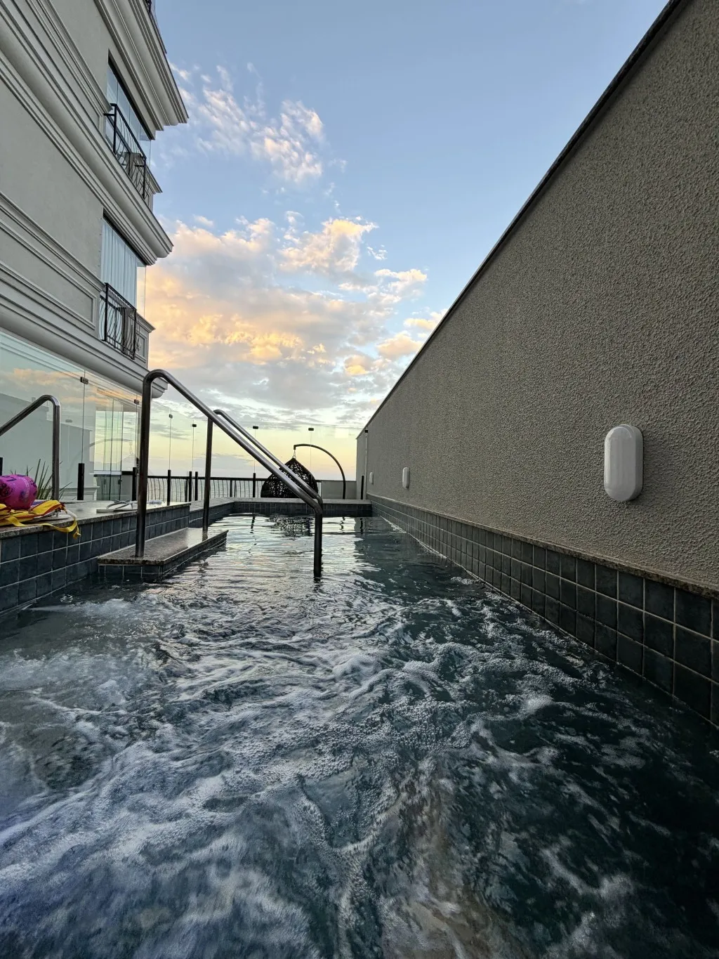 Apartamento FRENTE MAR com 4 suítes, amplo em 240 m — foto 6