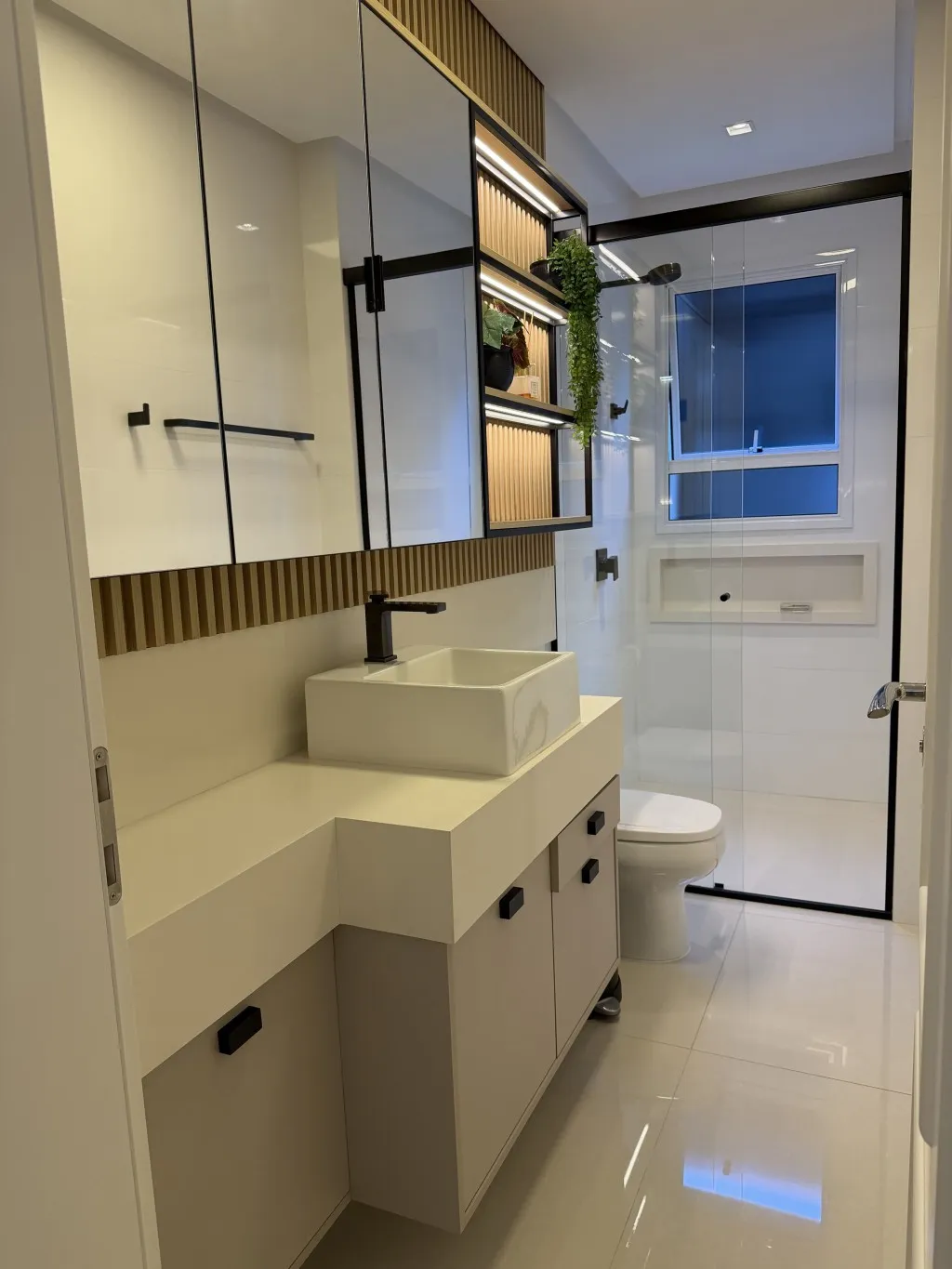 Apartamento FRENTE MAR com 4 suítes, amplo em 240 m — foto 7