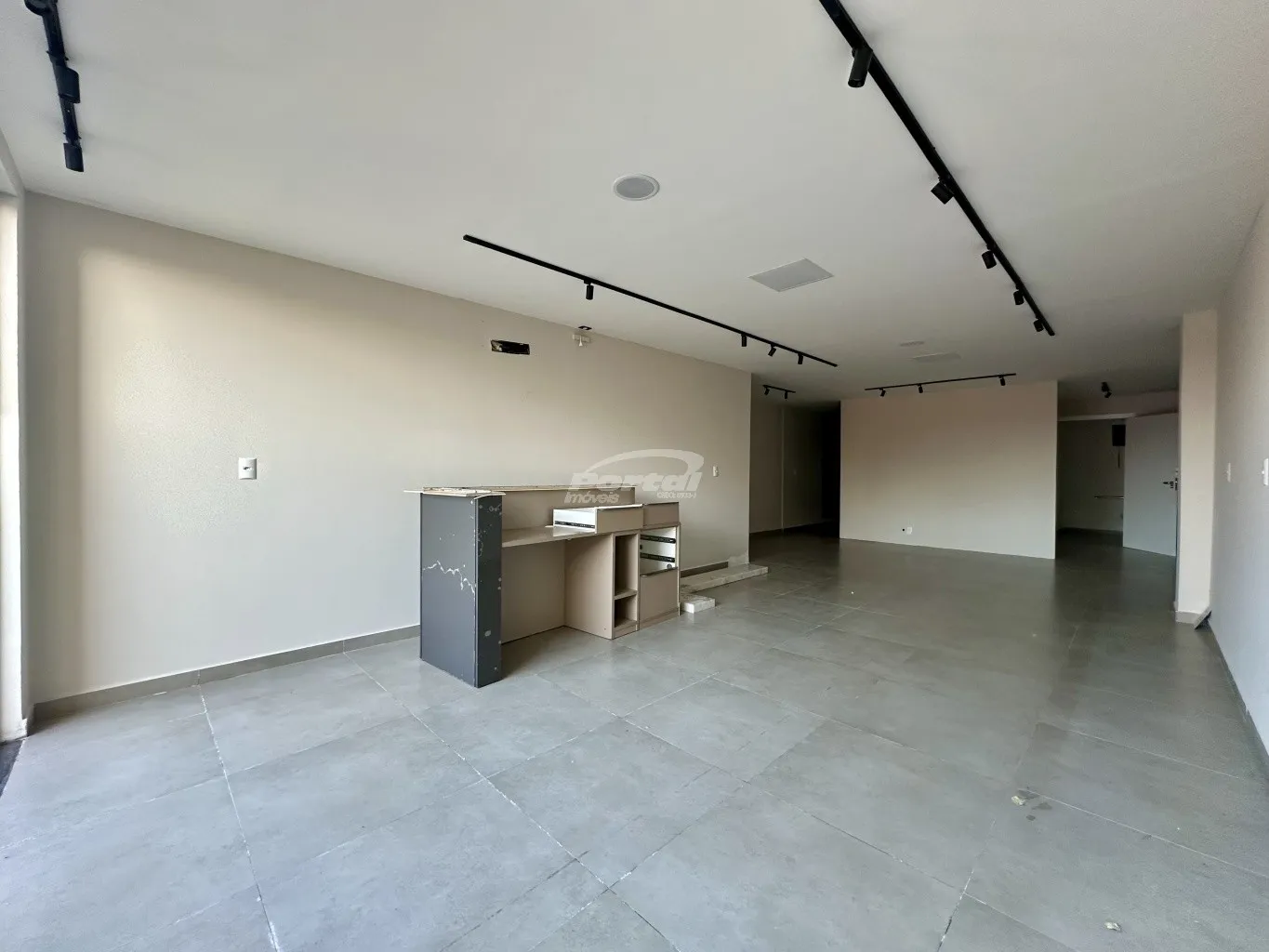 Loja térrea comercial disponível para locação no bairro Centro, em Balneário Piçarras/SC. (22345) — foto 4