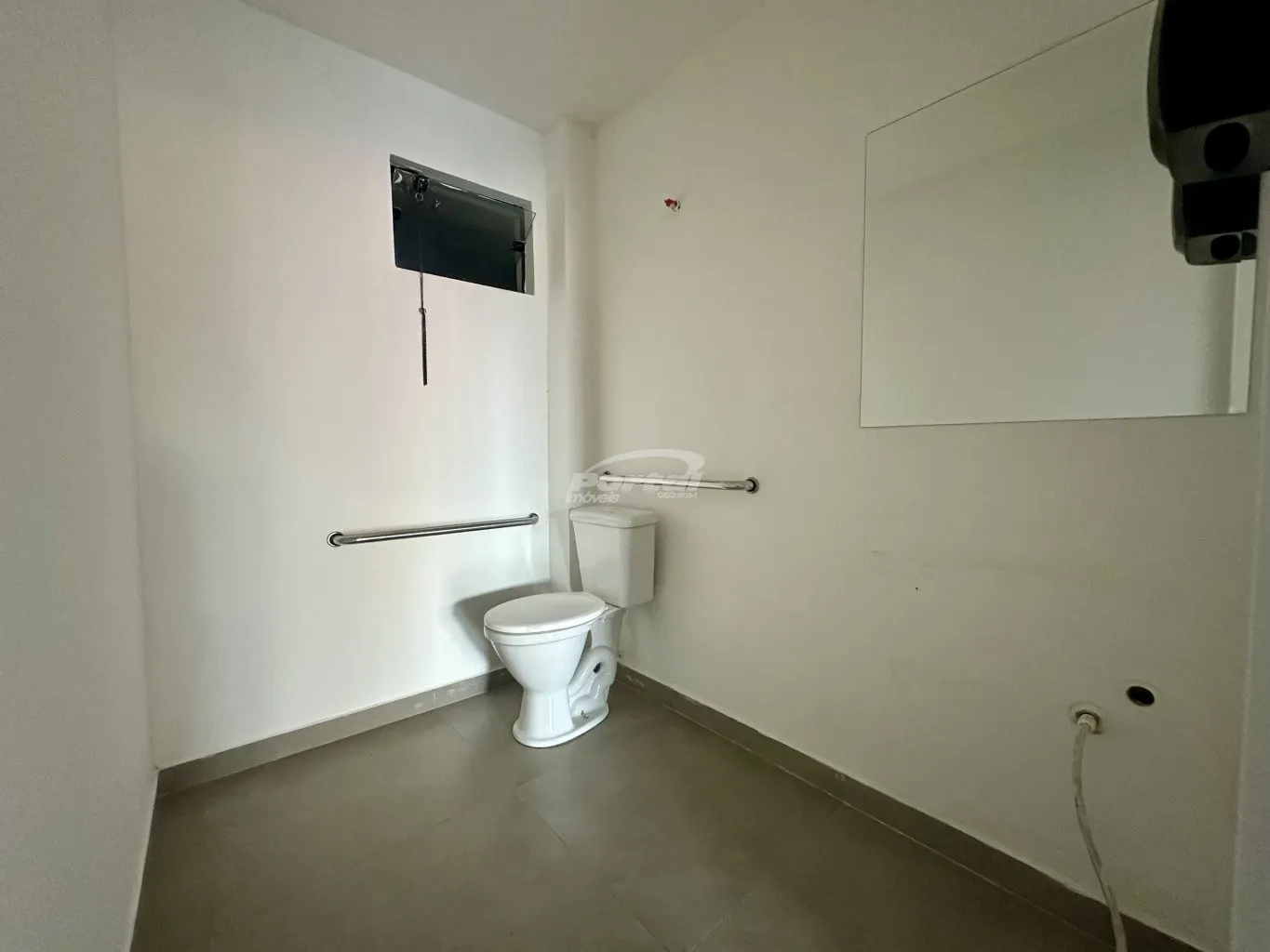 Loja térrea comercial disponível para locação no bairro Centro, em Balneário Piçarras/SC. (22345) — foto 6