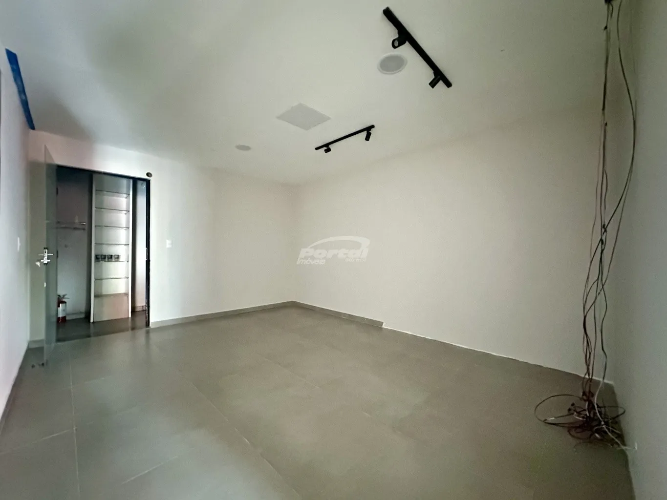 Loja térrea comercial disponível para locação no bairro Centro, em Balneário Piçarras/SC. (22345) — foto 7