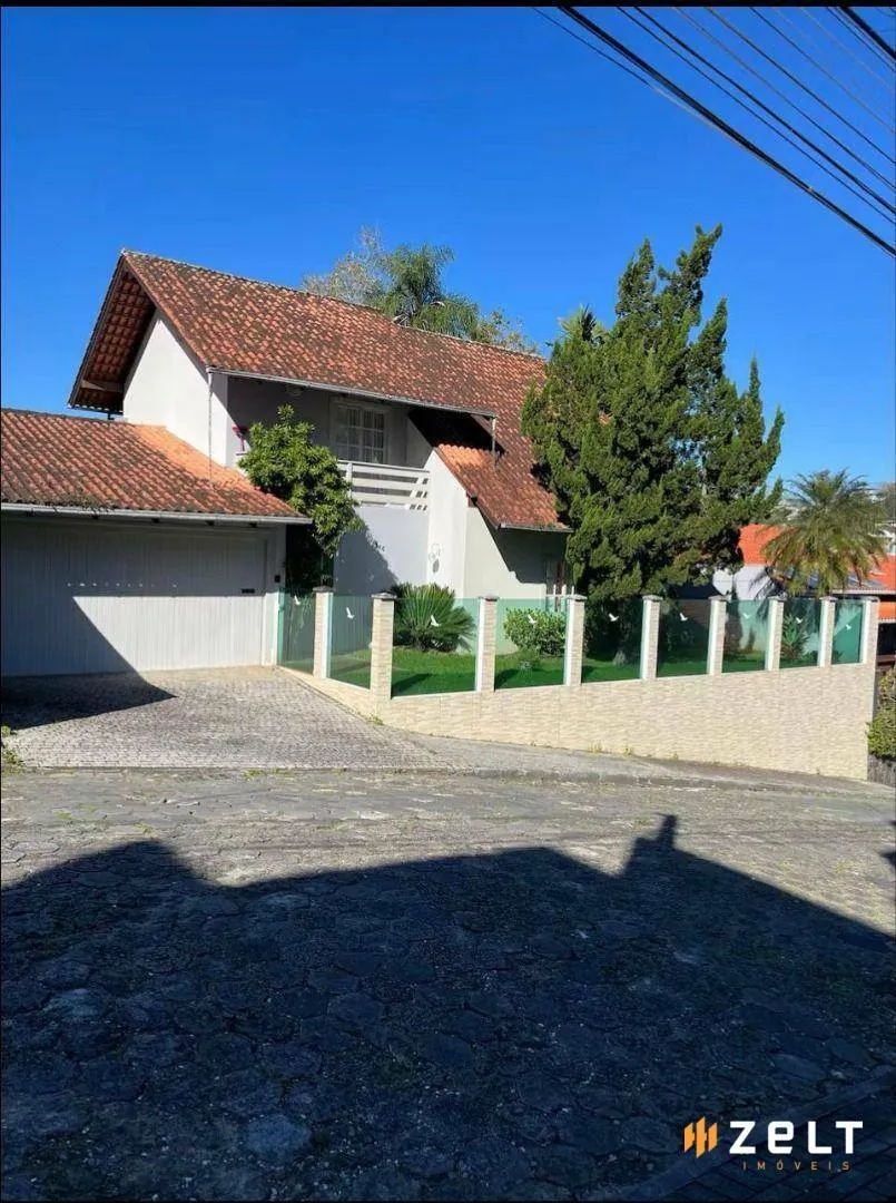 Casa com 3 dormitórios para alugar, 250 m por R$ 7.500,00/mês - Água Verde - Blumenau/SC - foto 1