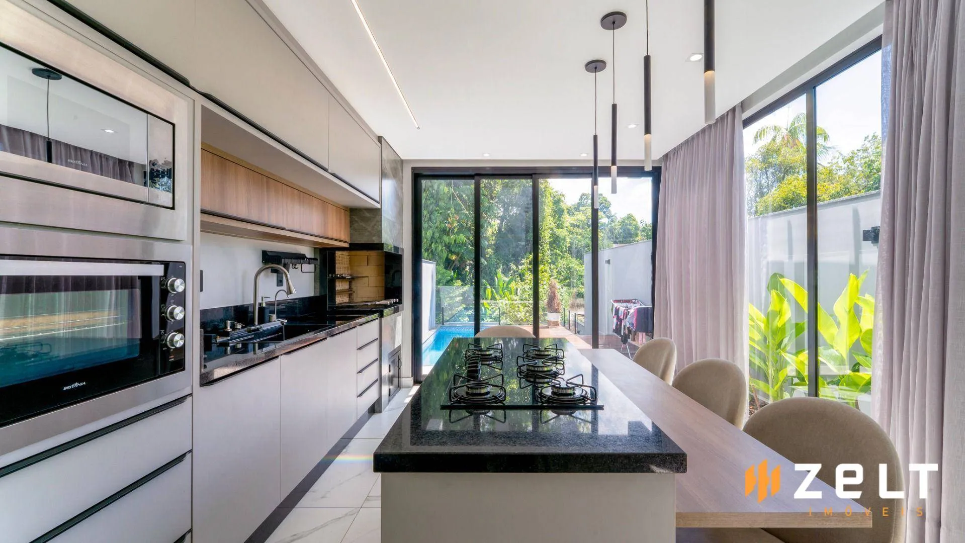 Casa à venda com 3 quartos e 3 suítes, 2 vagas, 204m² no Água Verde, Blumenau - foto 1