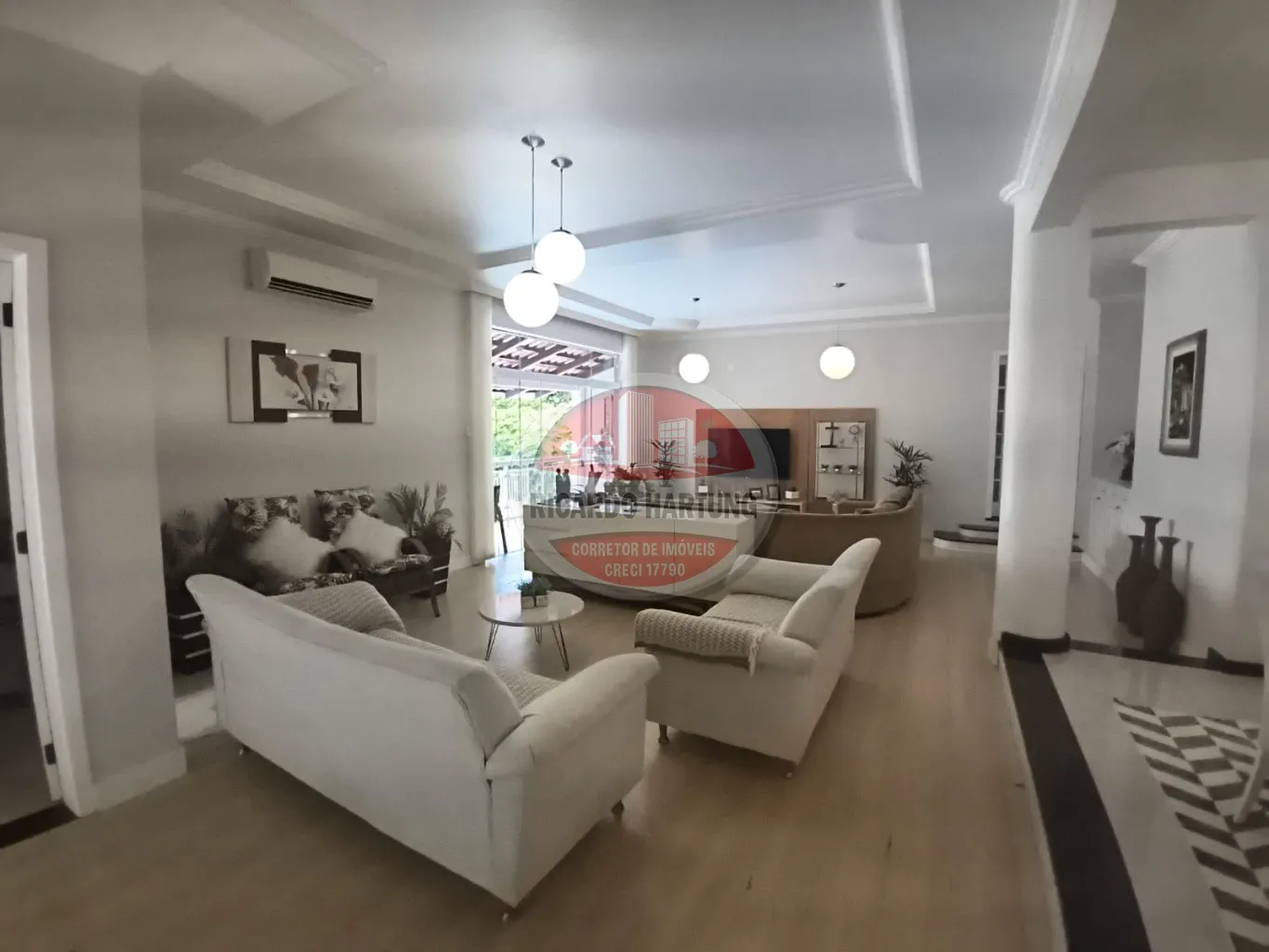 Magnifica casa de alvenaria, localizada no bairro Garcia — foto 2