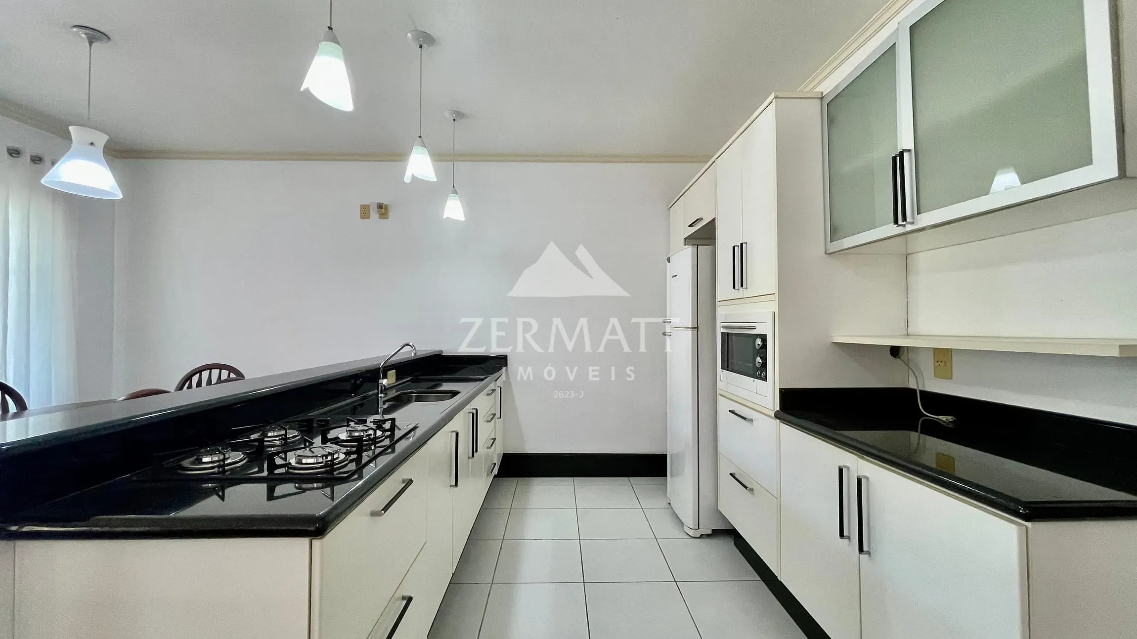 Casa para alugar com 3 quartos e 1 suíte, 2 vagas, 200m² no Velha, Blumenau - foto 1