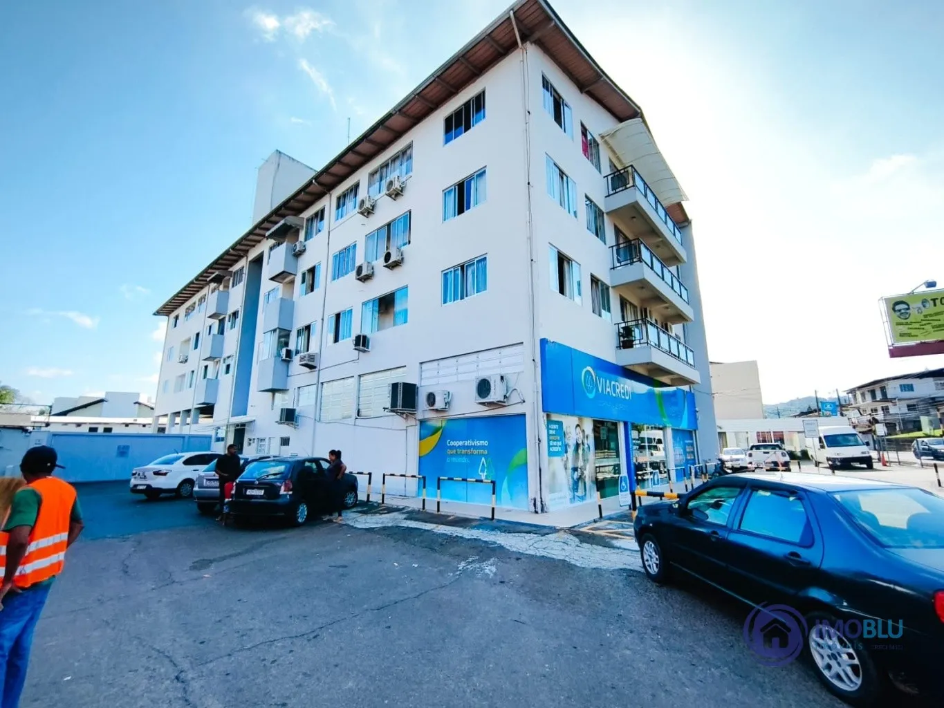 Apartamento com 80 m PRIVATIVOS , dois dormitórios , 2 andar , elevador , centro do bairro Fortaleza. - foto 1