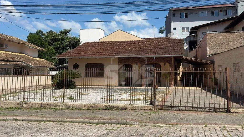 Casa com 3 dormitórios para alugar, 132 m por R$ 6.000,00/mês - Vila Nova - Blumenau/SC - foto 1