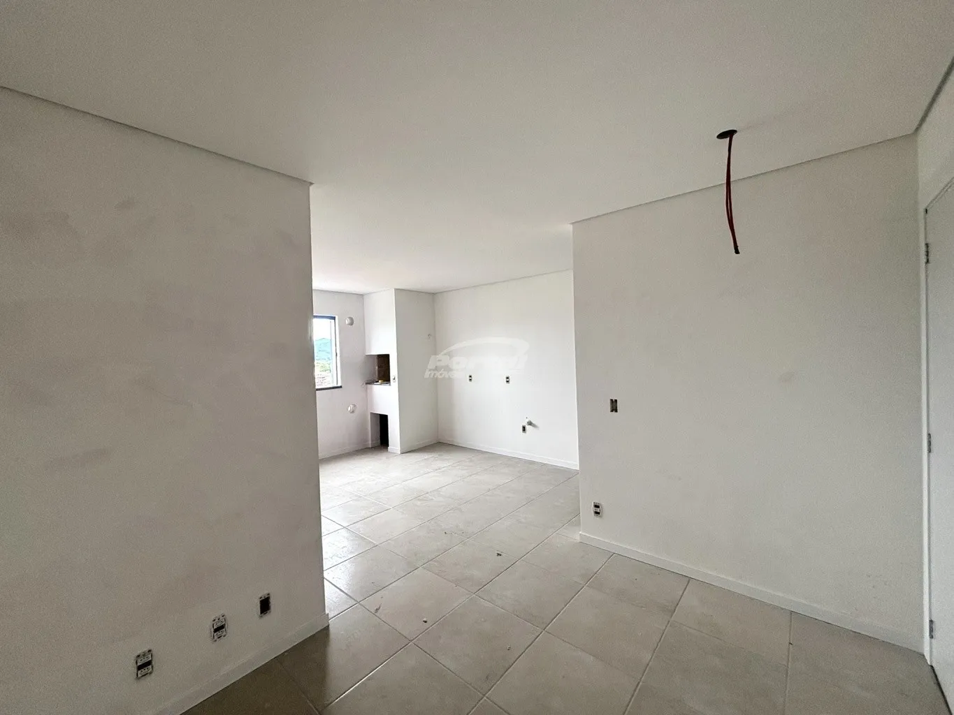 Apartamento semi mobiliado, cm 55m, 02 dormitórios, sala de estar, cozinha com moveis sob medida e sala de jantar conjugadas com churrasqueira, banheiro social, area de serviço e 01 vaga de garagem coberta. — foto 6