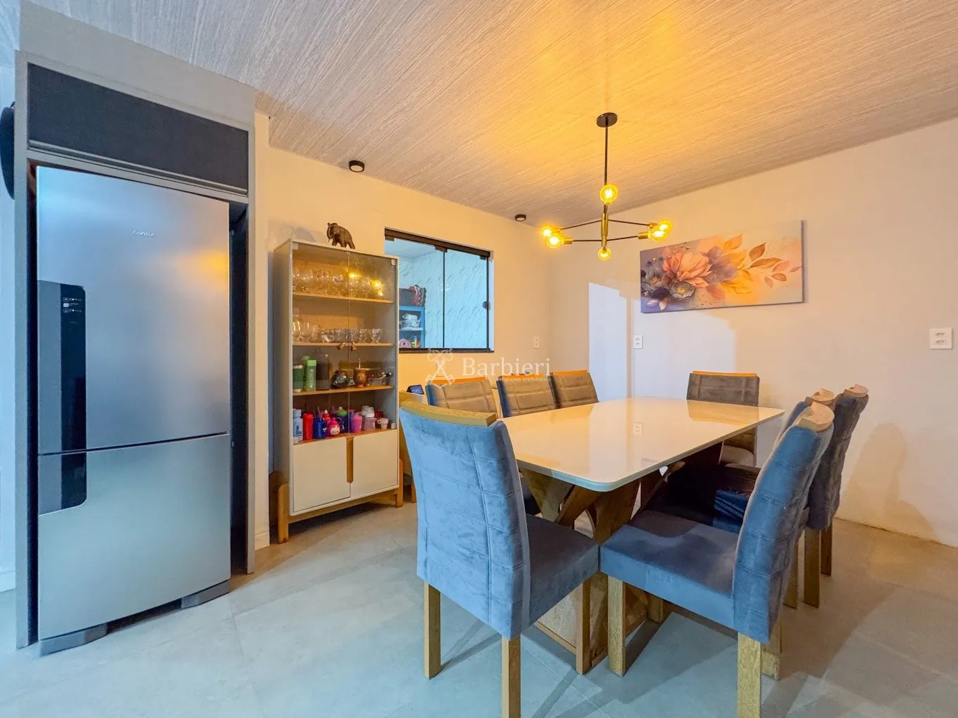 Descubra o imóvel perfeito que une conforto residencial e potencial comercial em uma das localizações mais desejadas da cidade! — foto 3