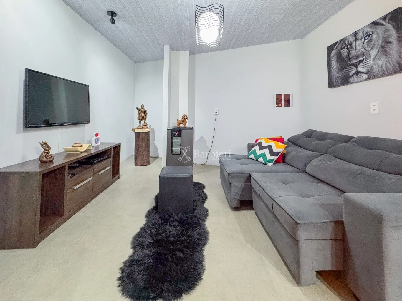Descubra o imóvel perfeito que une conforto residencial e potencial comercial em uma das localizações mais desejadas da cidade! — foto 5