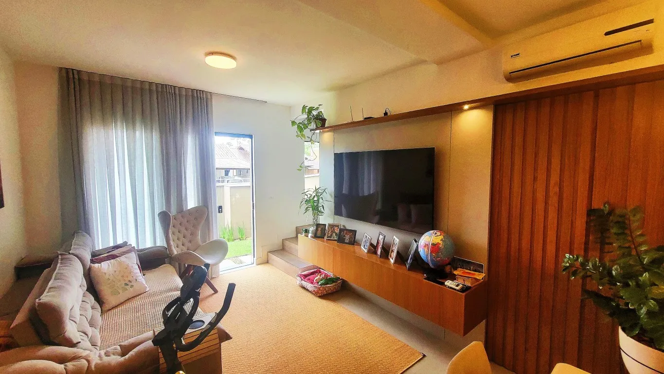 Belíssima residência de alto padrão com 2 suítes localizada na Itoupava Central! - foto 1