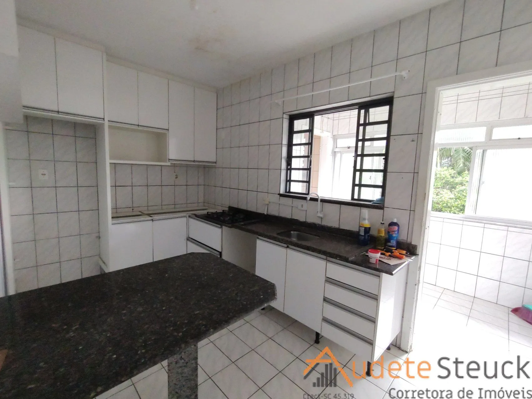 Apartamento com 3 dormitórios no Àgua Verde — foto 2