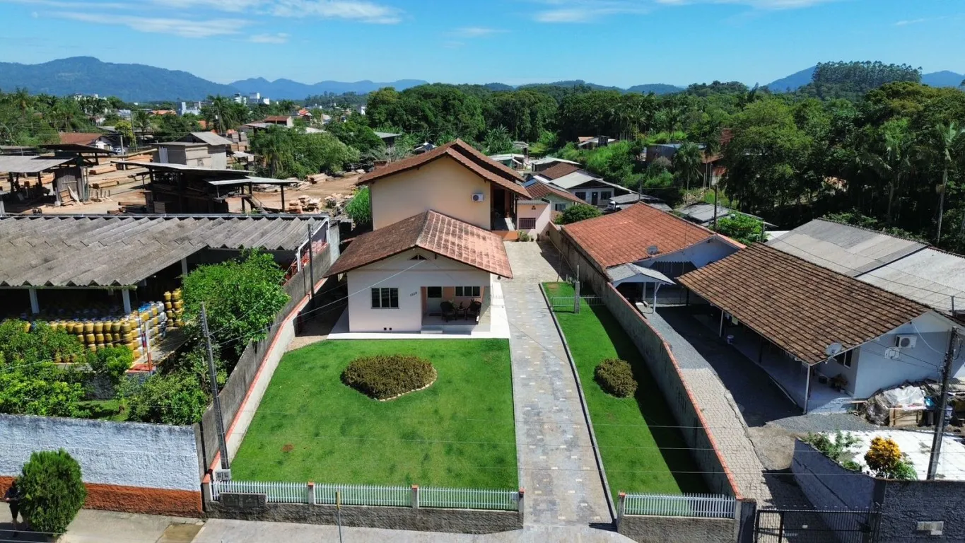 IMOVEL COMERCIAL + RESIDENCIAL EM TERRENO DE 4.567m COM PISCINA - foto 1