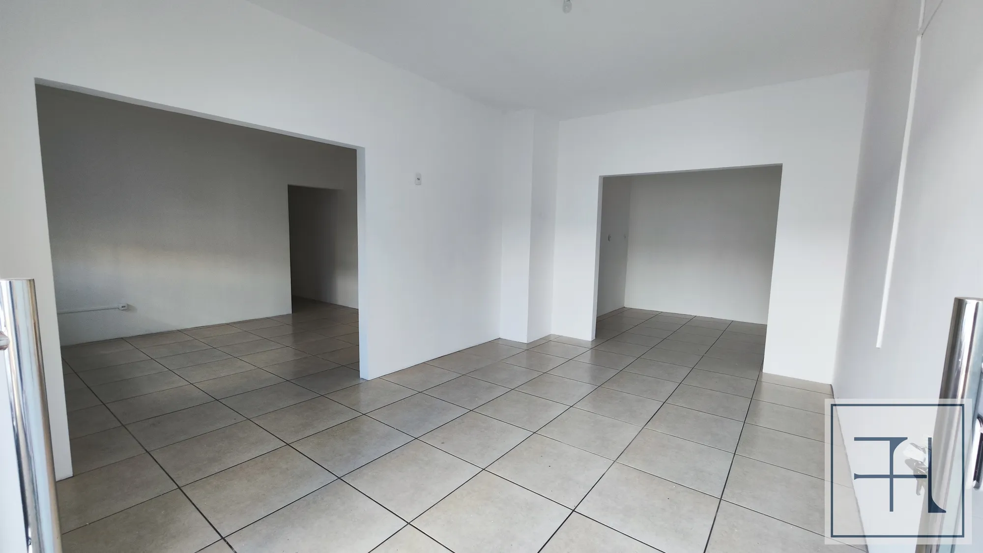 Excelente Loja Comercial - Frente Corredor de Serviço - VILA NOVA — foto 2