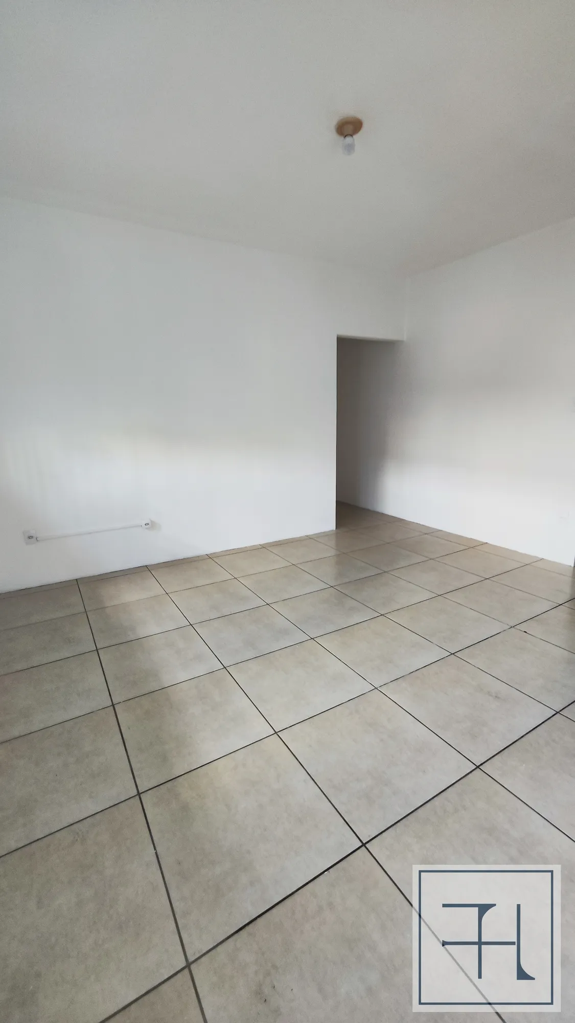 Excelente Loja Comercial - Frente Corredor de Serviço - VILA NOVA — foto 3