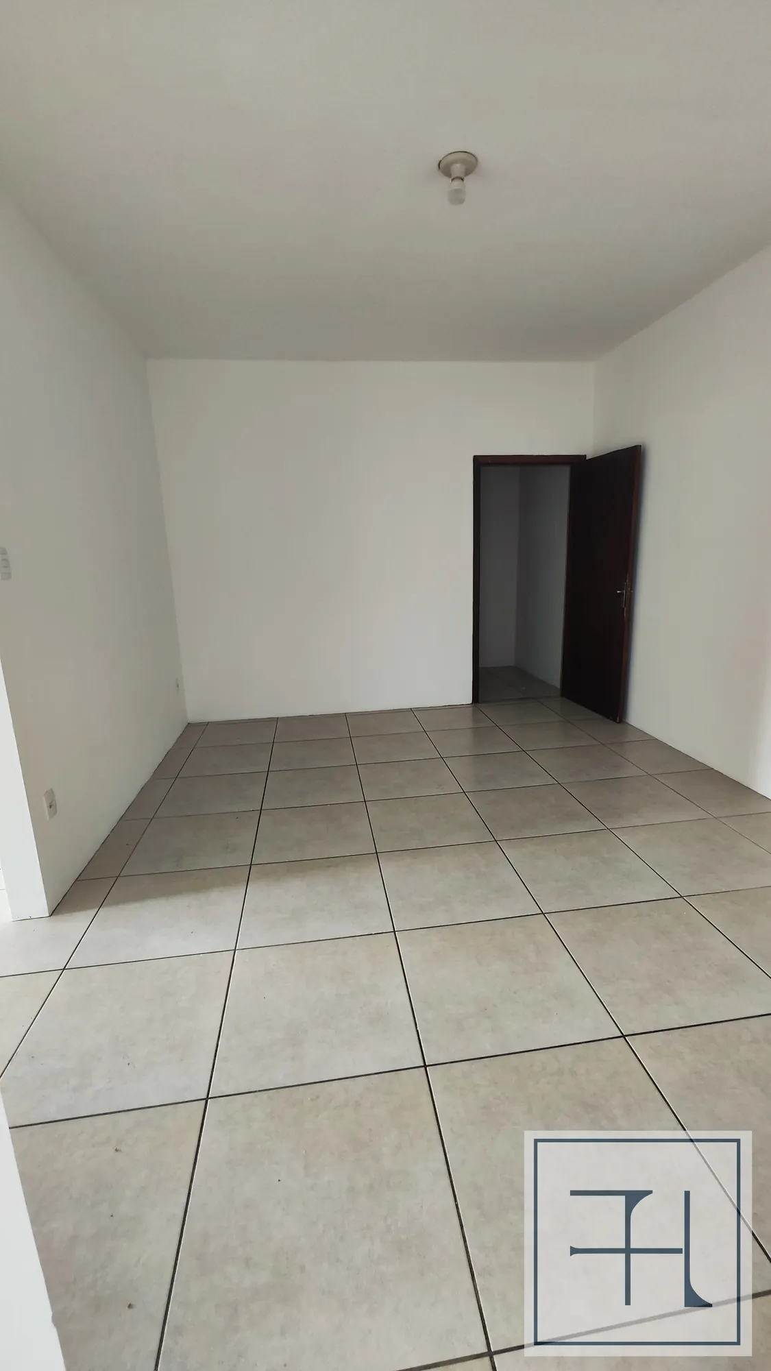 Excelente Loja Comercial - Frente Corredor de Serviço - VILA NOVA — foto 4