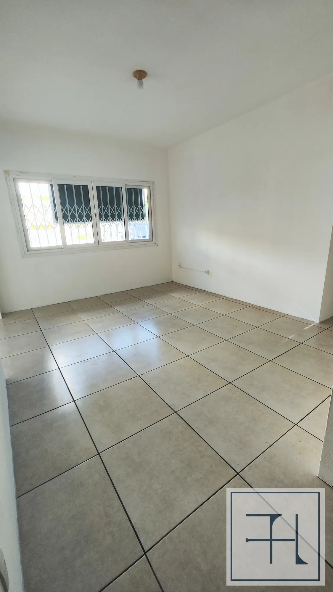 Excelente Loja Comercial - Frente Corredor de Serviço - VILA NOVA — foto 7