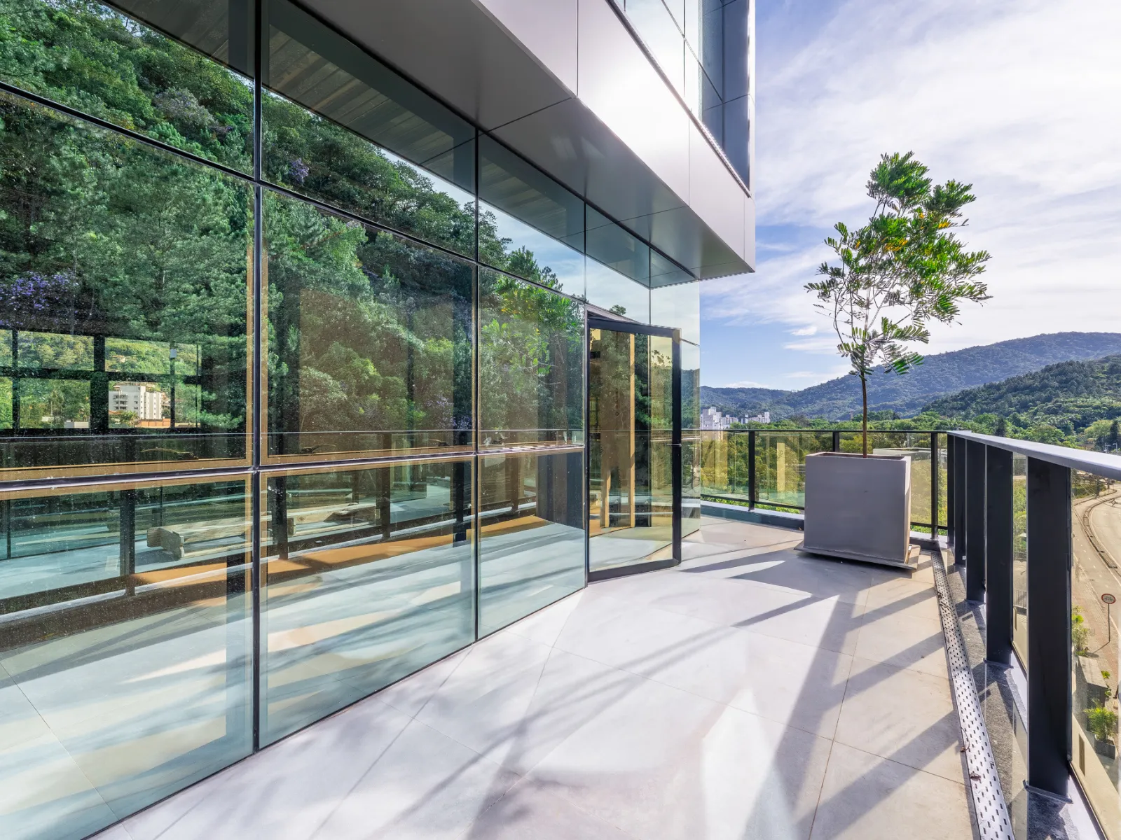 SALA COMERCIAL EM LOCALIZAÇÃO ESTRATÉGICA - foto 1