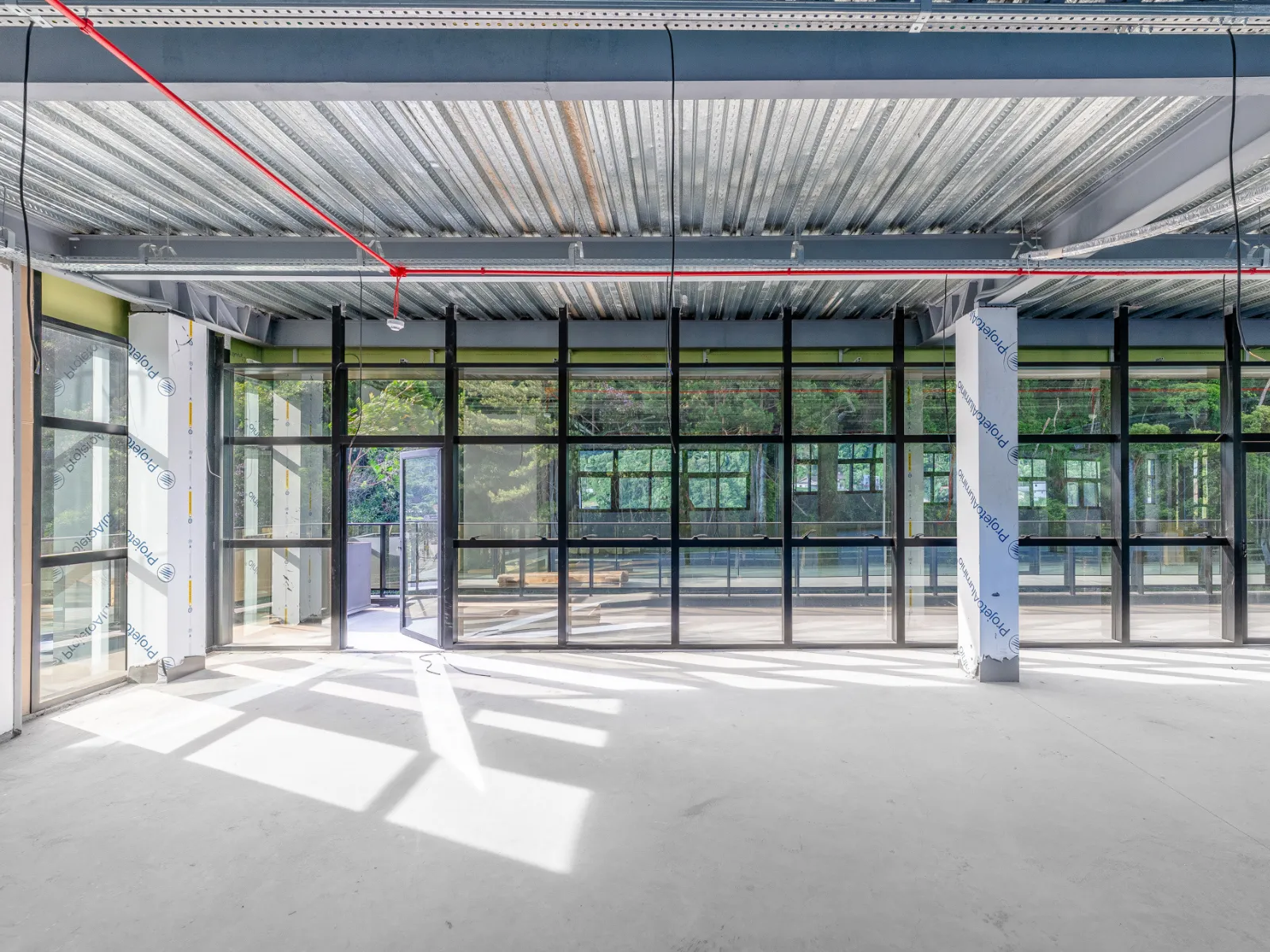 SALA COMERCIAL EM LOCALIZAÇÃO ESTRATÉGICA - foto 1