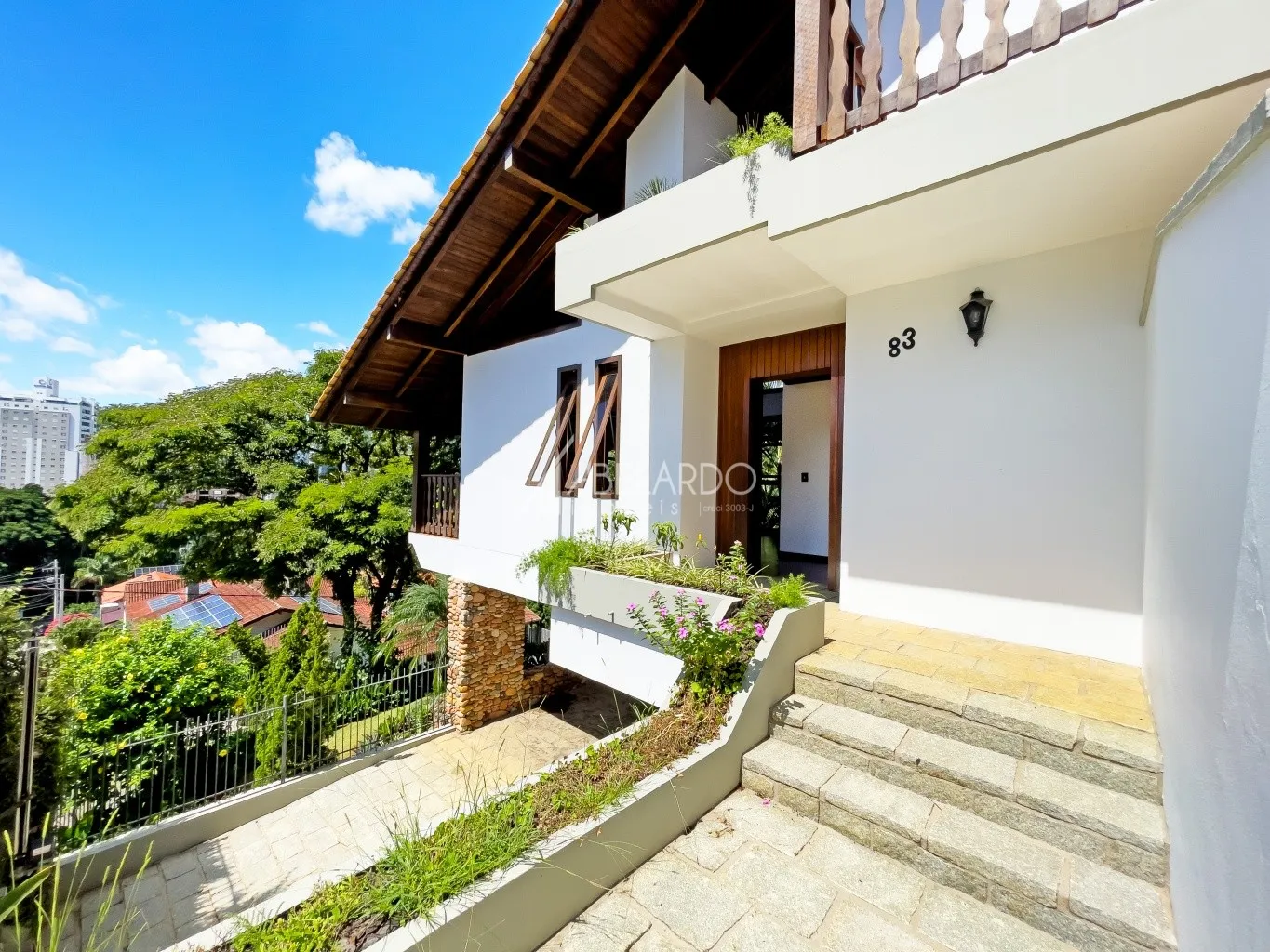 MARAVILHOSA RESIDÊNCIA NO BAIRRO DA VELHA EM BLUMENAU, COM EXCELENTE LOCALIZAÇÃO, PRÓXIMA A VILA GERMÂNICA. — foto 3