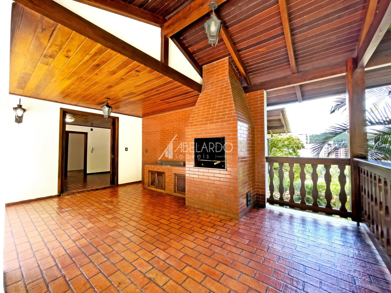 MARAVILHOSA RESIDÊNCIA NO BAIRRO DA VELHA EM BLUMENAU, COM EXCELENTE LOCALIZAÇÃO, PRÓXIMA A VILA GERMÂNICA. — foto 5