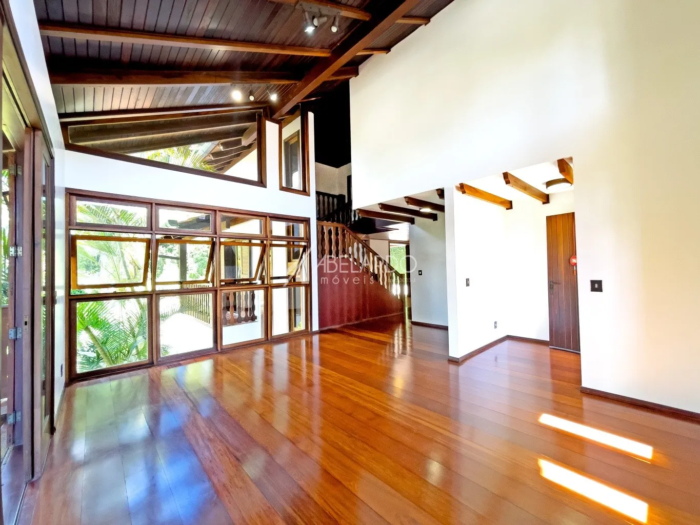MARAVILHOSA RESIDÊNCIA NO BAIRRO DA VELHA EM BLUMENAU, COM EXCELENTE LOCALIZAÇÃO, PRÓXIMA A VILA GERMÂNICA. — foto 6