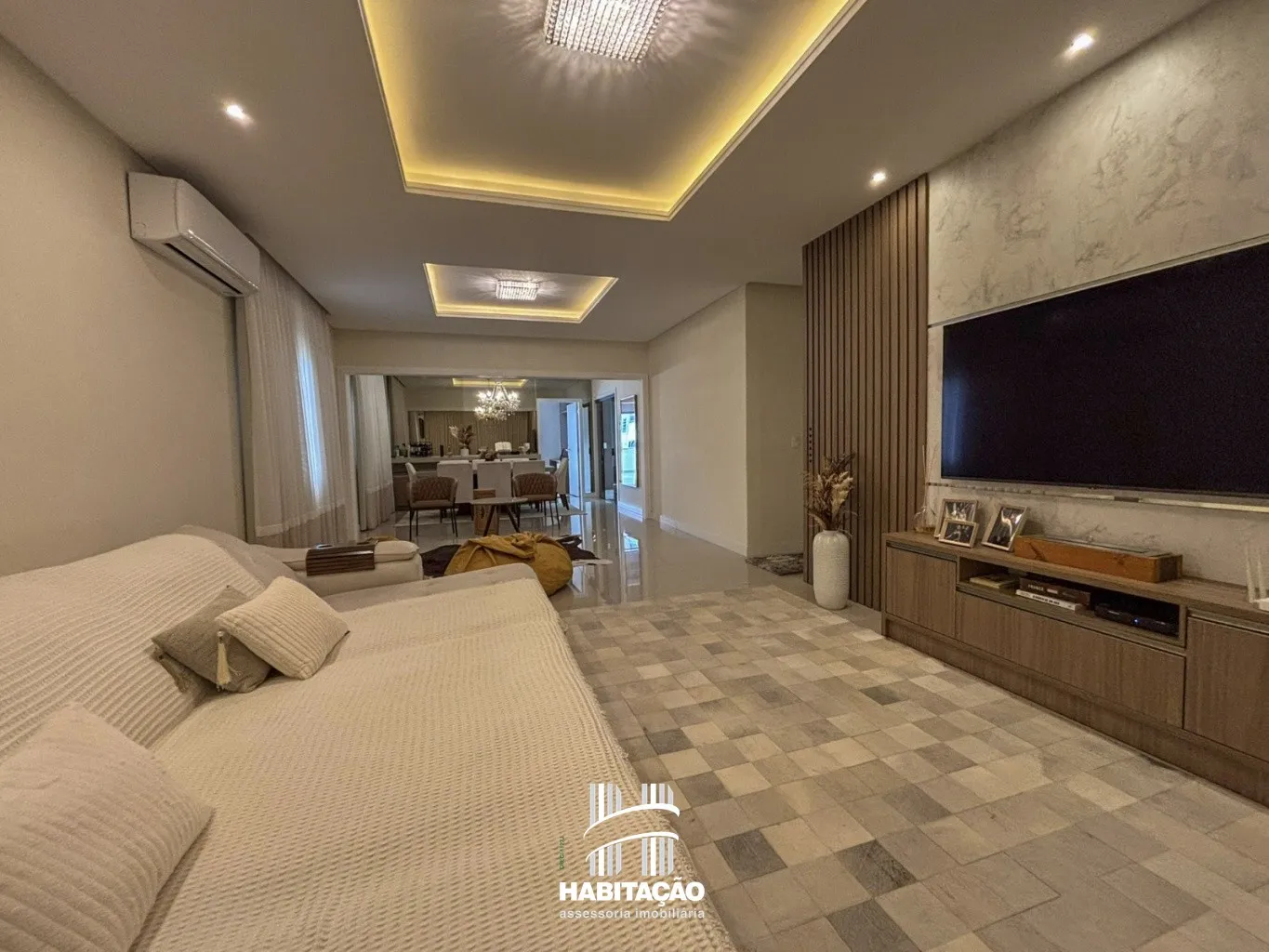 Casa mobiliada com piscina e espaço comercial — foto 2