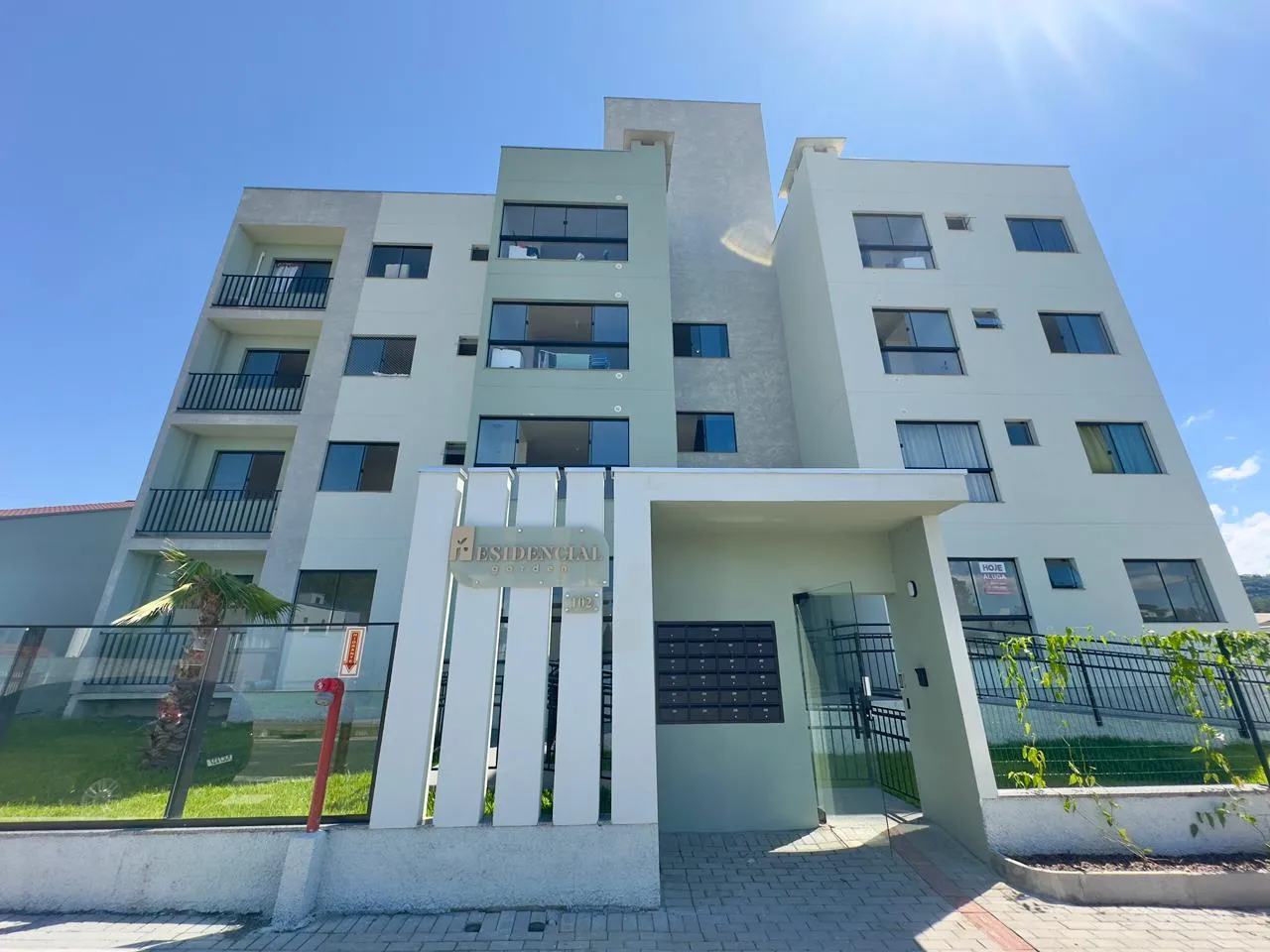 Apartamento residencial novo, recém-entregue, localizado no bairro Arapongas - foto 1