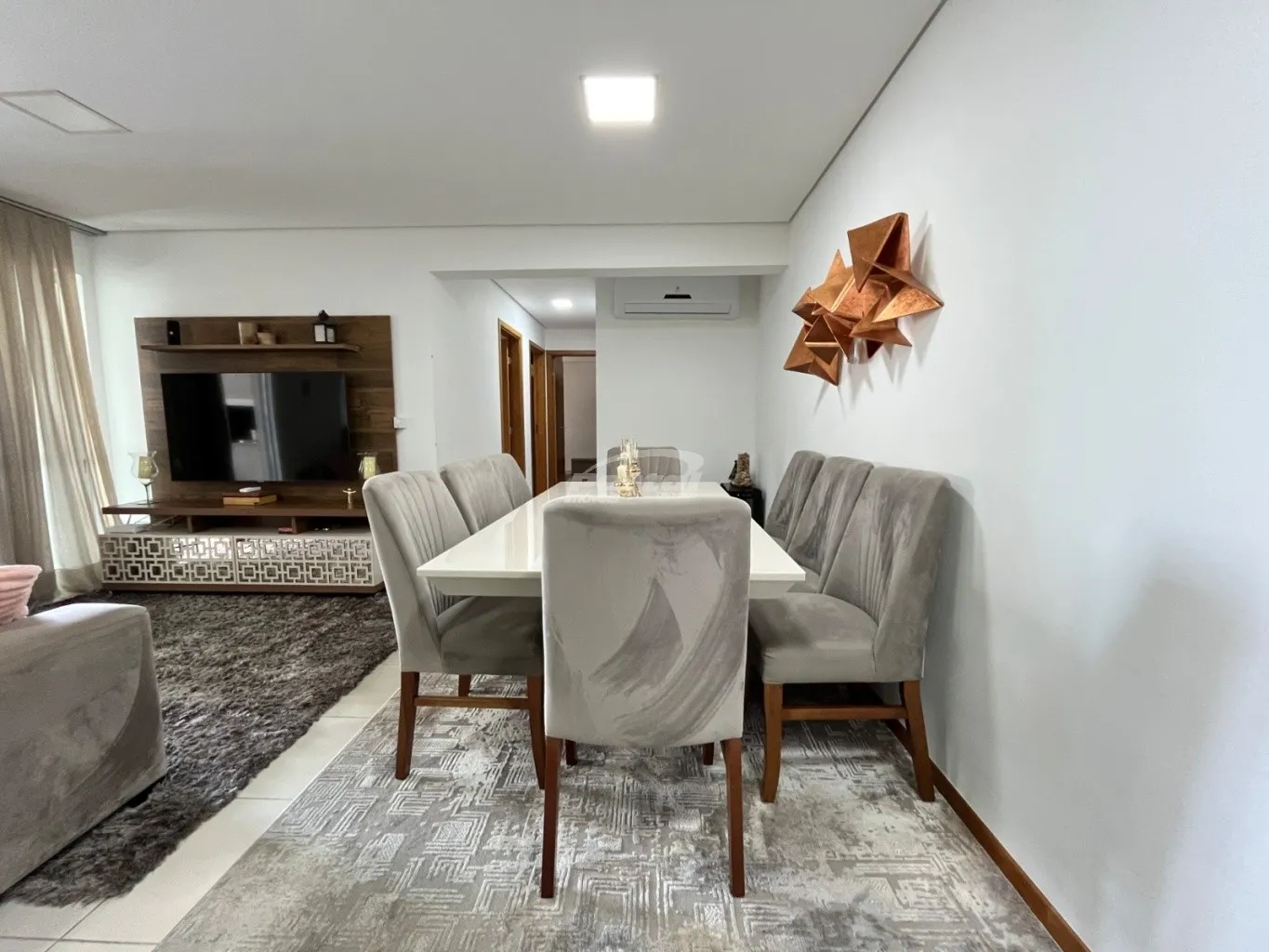 Apartamento com 3 dormitórios, sendo 1 suíte e 01 vagas de garagem a 50 metros do mar no bairro Itacolomi em Balneário Piçarras/SC — foto 3