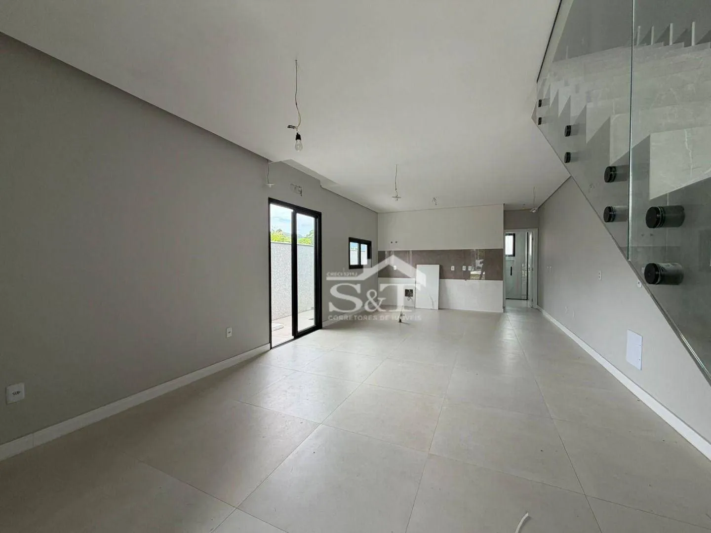 Linda Residência Quatro Dormitórios Piscina Escritura Pública Ingleses — foto 7