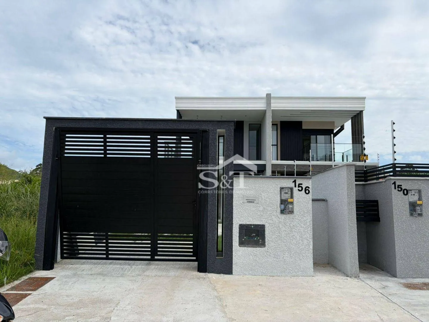 Linda Residência Quatro Dormitórios Piscina Escritura Pública Ingleses - foto 1