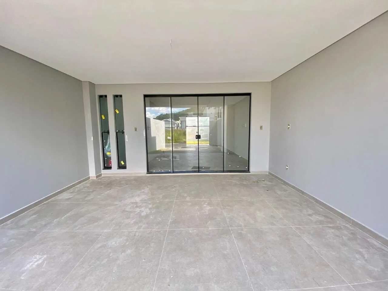 Sobrado com 3 Dormitórios na Velha Central , Conforto e Excelente Padrão de Acabamento — foto 2