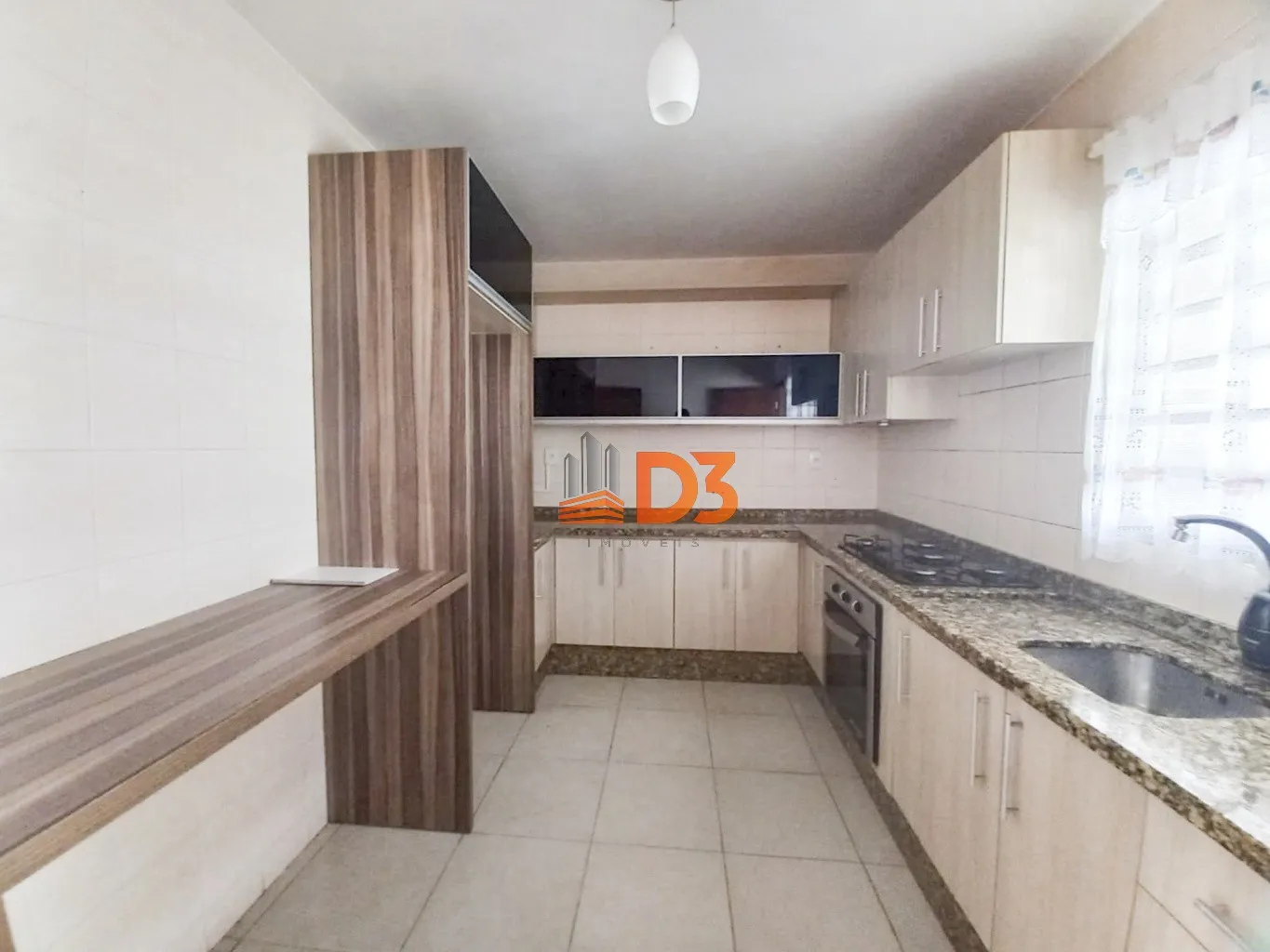 Apartamento com 3 dormitórios e semi mobiliado na Água Verde - foto 1