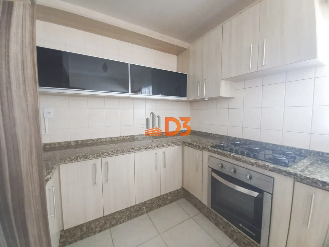 Apartamento com 3 dormitórios e semi mobiliado na Água Verde — foto 2