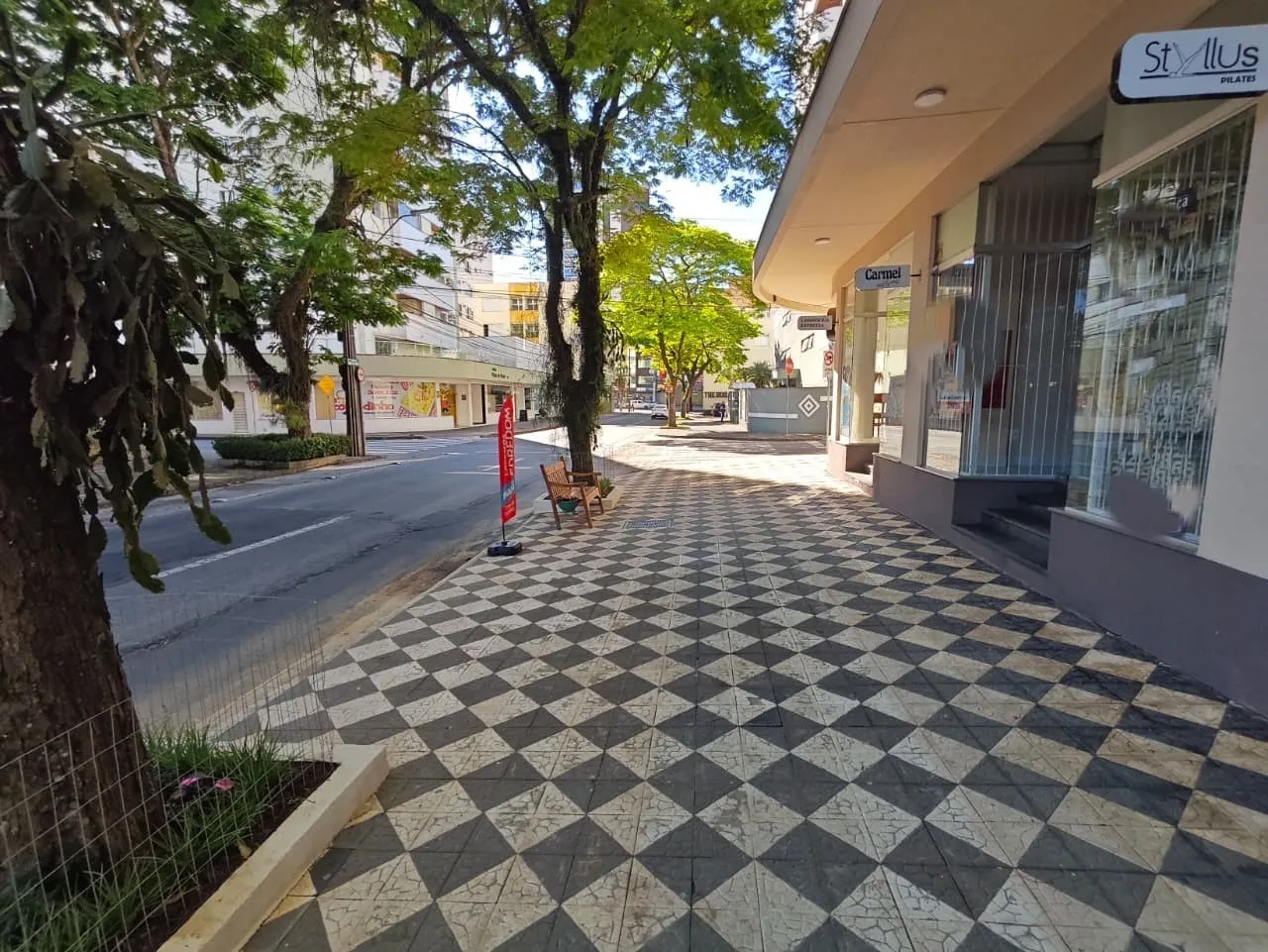 Excelente loja comercial térrea para aluguel ou venda em Blumenau! - foto 1