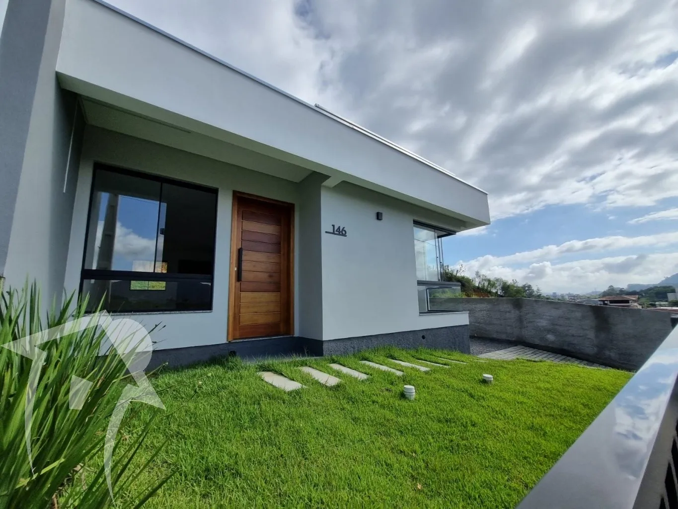 Conforto e Boa Localização em Uma Casa Encantadora - foto 1