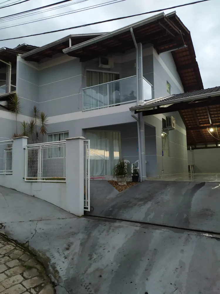 SOBRADO SEMI MOBILIADO - 2 SUÍTES - PRÓXIMO VILA GERMÂNICA - foto 1