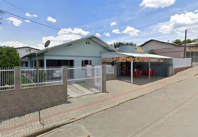 Residência com Comércio Ramo Alimentício - foto 1