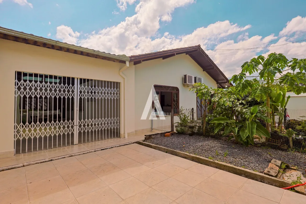 Casa com 4 quartos à venda no bairro Floresta em Joinville-SC por R$725.000,00. - foto 1